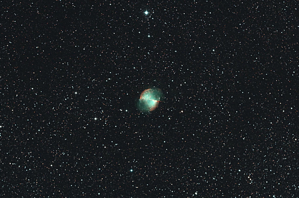 M 27 : Nébuleuse planétaire à environ 1000 AL