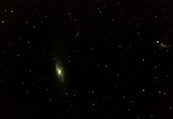 M106 (galaxie spirale-Canes venatici)