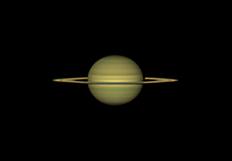 Saturne qui sera à l'opposition le 8 septembre.
Image prise le 16 Aout.
Image tirée de 10 vidéos de 3 minutes.
Empilement AS4, traitement astrosurface et Photoshop, dérotation Winjupos. Saturne 2024-08-16-0231-20%.png